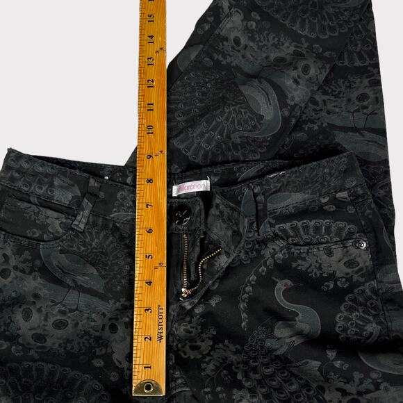 Xhilaration Jeans Peacock Print Juniors 7 Black Gray - Picture 10 of 12